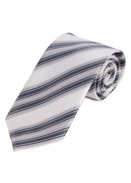 Krawatte aus dem gleichen Stoff und Farbe