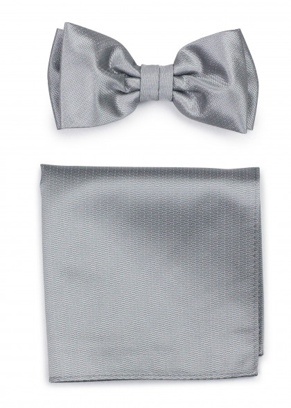 Fliegen-Set aus dem gleichen Stoff und Farbe