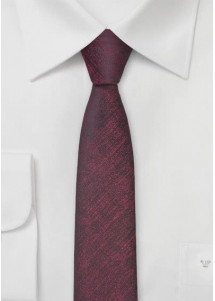 Trend-Krawatte schmal geformt in Farbe weinrot