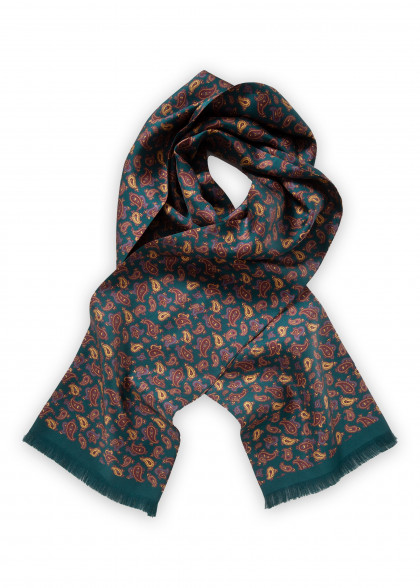 Schal aus dem gleichen Stoff und Farbe