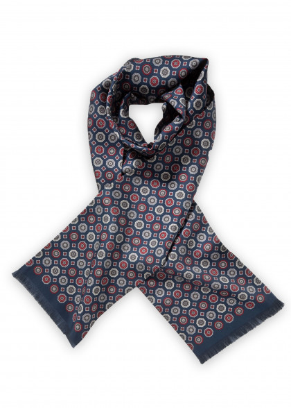 Schal aus dem gleichen Stoff und Farbe