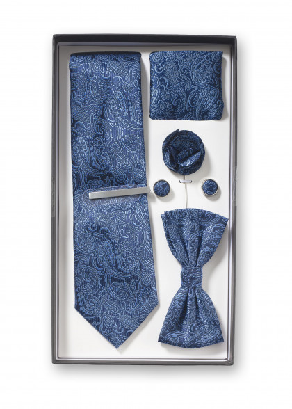 Einstecktuch aus dem gleichen Stoff und Farbe