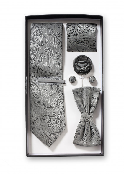 Einstecktuch aus dem gleichen Stoff und Farbe