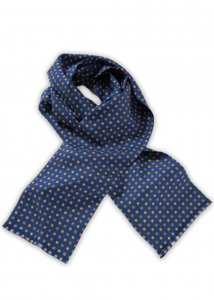 Schal aus dem gleichen Stoff und Farbe