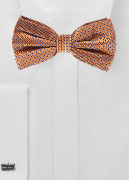 Fliege aus dem gleichen Stoff und Farbe