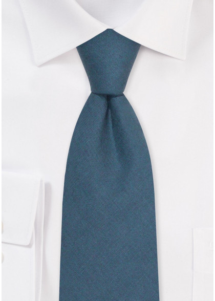 Kinderkrawatte aus dem gleichen Stoff und Farbe