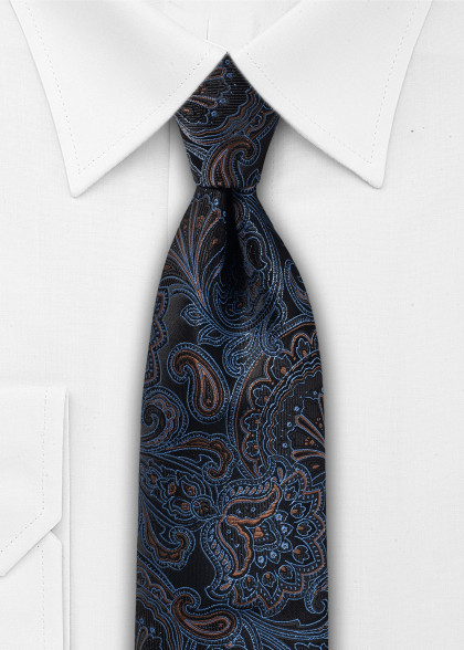 Krawatte aus dem gleichen Stoff und Farbe