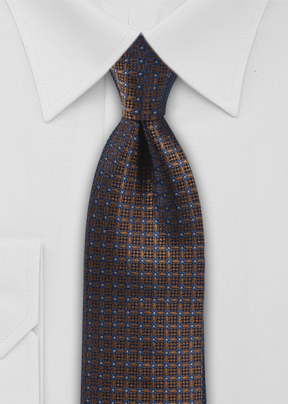 Krawatte aus dem gleichen Stoff und Farbe