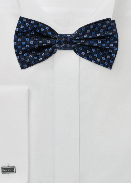 Fliege aus dem gleichen Stoff und Farbe