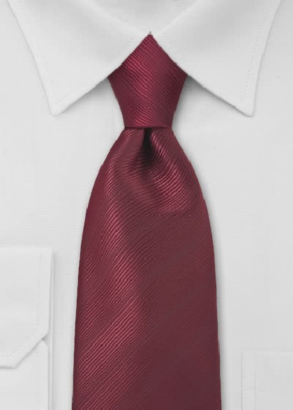 XXL-Herrenkrawatte bordeauxrot unifarben Streifendessin