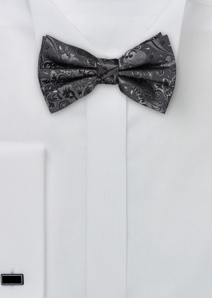 Fliege aus dem gleichen Stoff und Farbe