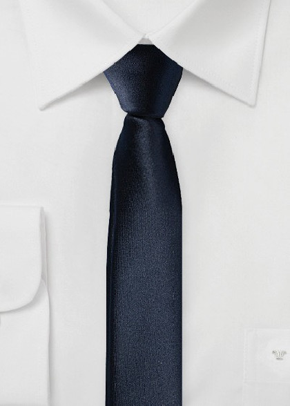 Extra schmal geformte Krawatte marineblau