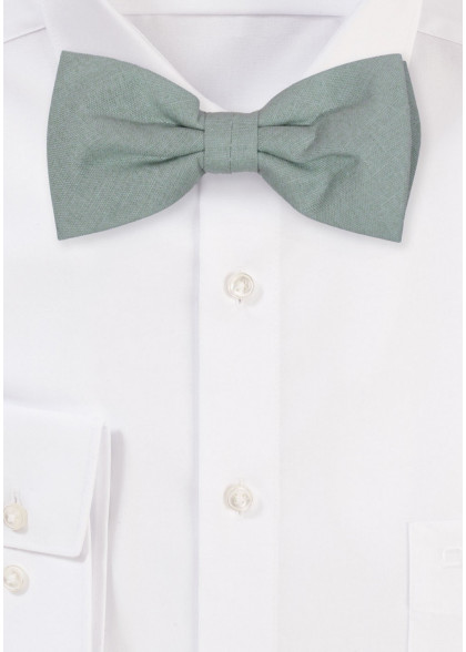 Fliege aus dem gleichen Stoff und Farbe