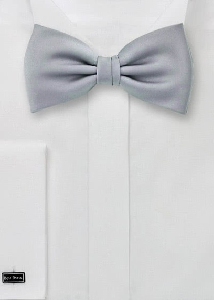 Einstecktuch aus dem gleichen Stoff und Farbe