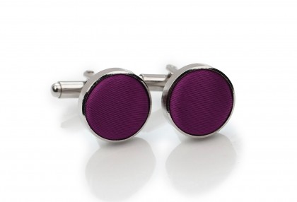 Manschettenknöpfe aus dem gleichen Stoff und Farbe