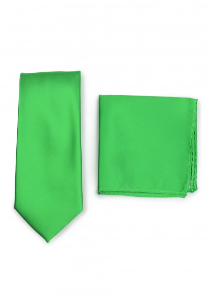 Krawatten-Set aus dem gleichen Stoff und Farbe