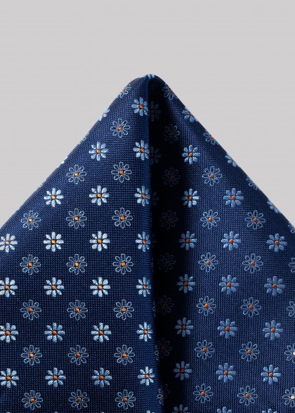 Einstecktuch aus dem gleichen Stoff und Farbe