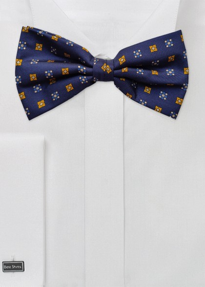 Fliege aus dem gleichen Stoff und Farbe