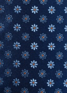 Seidenkrawatte Dunkelblau mit Blumenmotiv in Hellblau Detailaufnahme