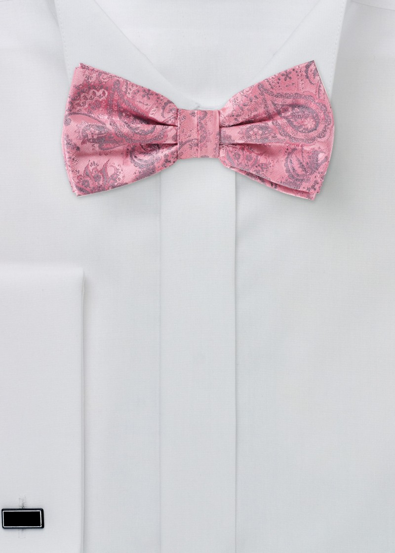 Fliege in Rosé mit grauem Paisley-Muster