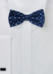 Seidenfliege Dunkelblau mit Blumenmotiv in Hellblau