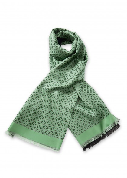 Schal aus dem gleichen Stoff und Farbe