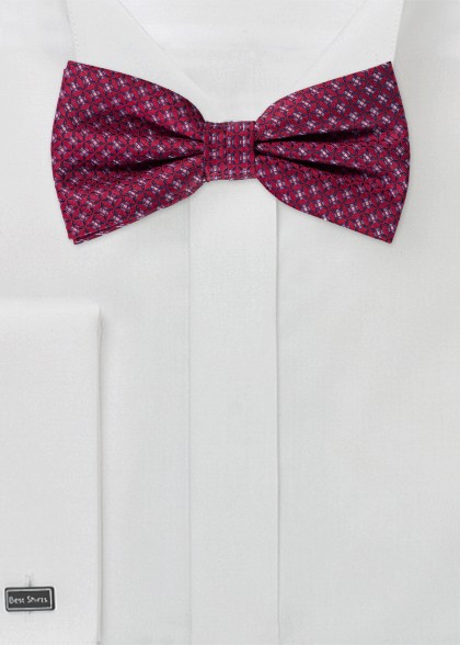 Fliege aus dem gleichen Stoff und Farbe