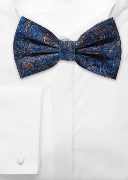 Fliege aus dem gleichen Stoff und Farbe